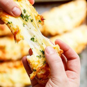 Garlic Bread with Cheese & one topping 4pcs